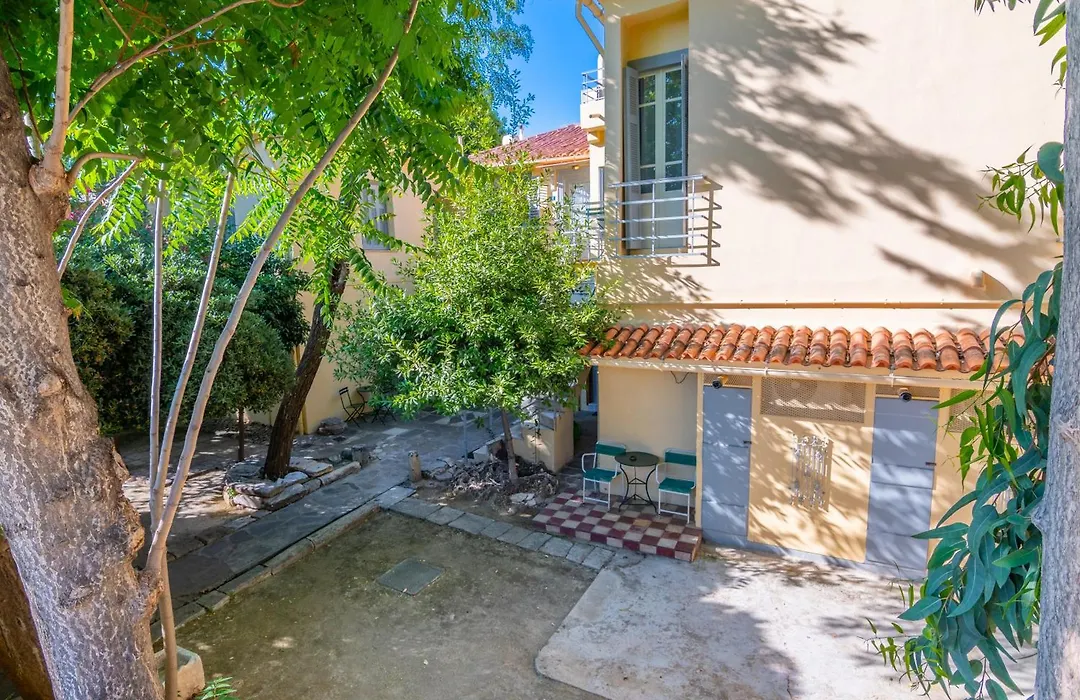 A Painter'S House In Plaka-1