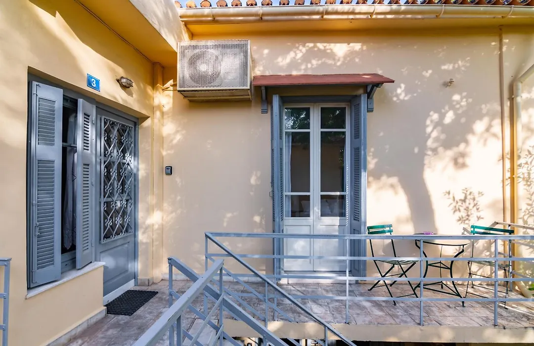 A Painter'S House In Plaka-1