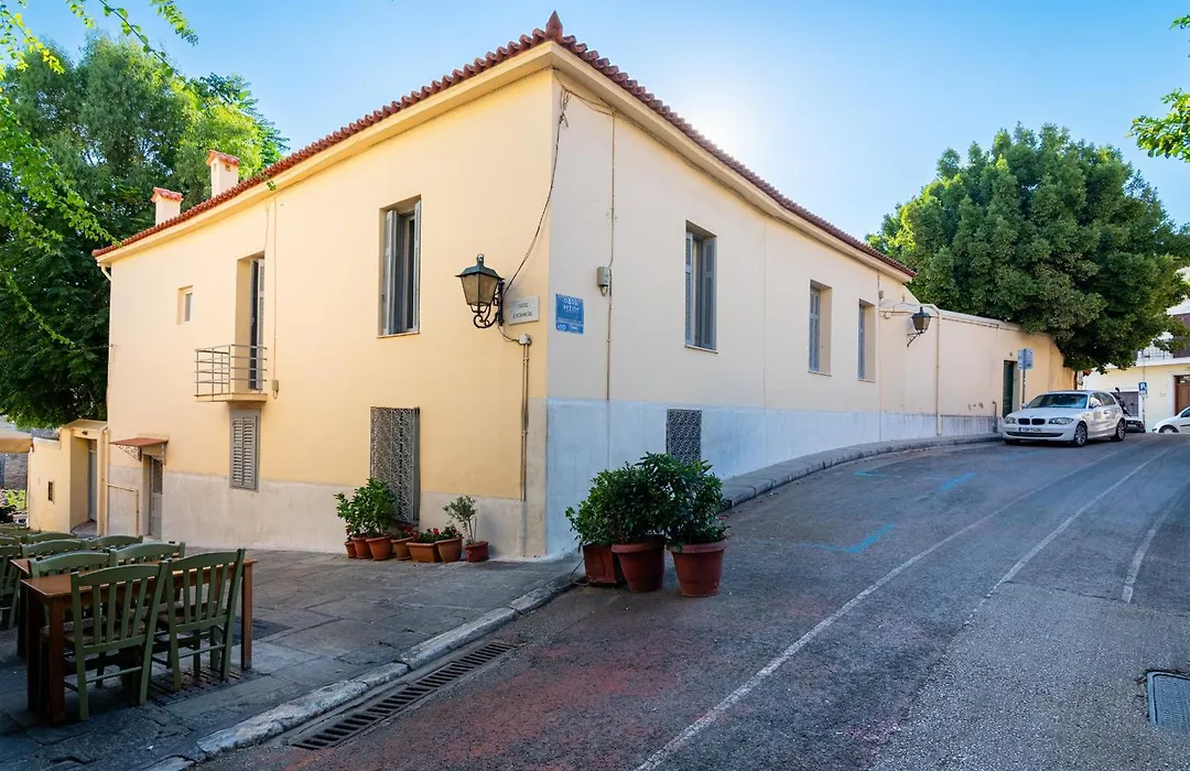 A Painter'S House In Plaka-1