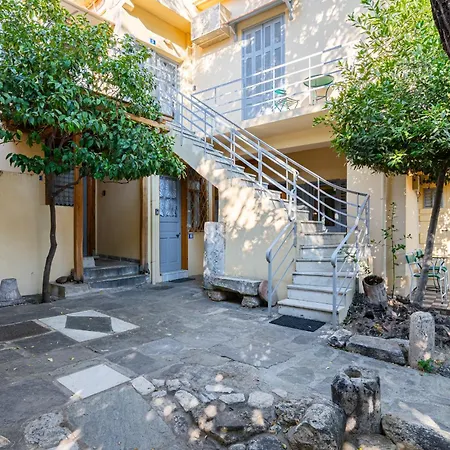 A Painter'S House In Plaka-2